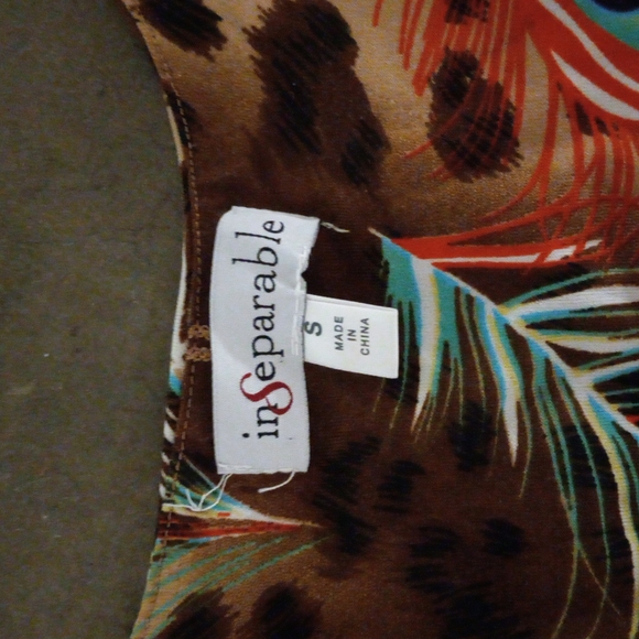 A jumpsuit - Picture 3 of 3